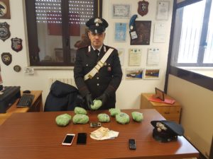 Giovane coppia occupa abitazione per usarla come base di spaccio: arrestati