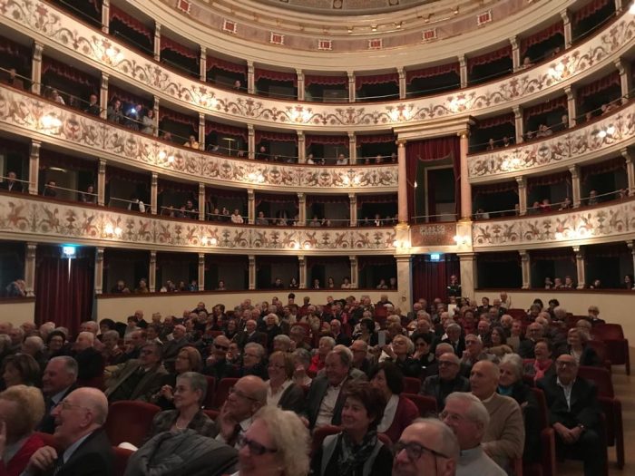 Emozione e divertimento alla cerimonia delle Nozze d'Oro