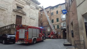 A fuoco canna fumaria in via del Porrione