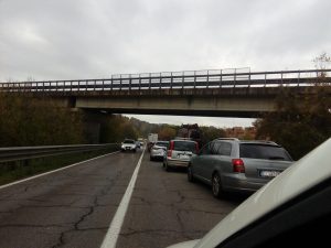 Semaforo in azione, traffico in tilt per i lavori al Ruffolo