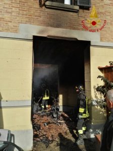 Incendio in Valli, a fuoco abitazione