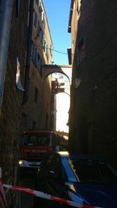 Sopralluogo in vicolo Monte Pio, non sarebbe stato scoperto niente di rilevante