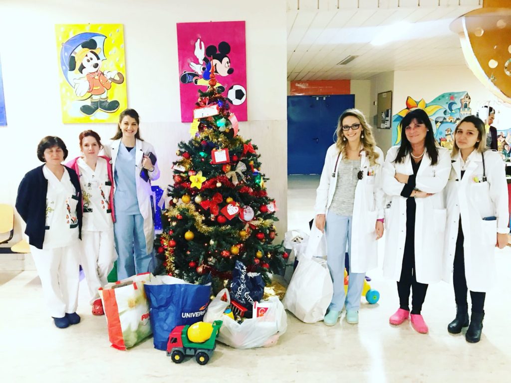 Gruppo Piccoli della Pantera, visita natalizia a sorpresa con i regali in Pediatria