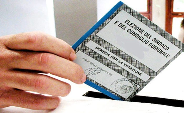 Dopo 27 sezioni su 50 Valentini 50,56%, De Mossi 49,44%