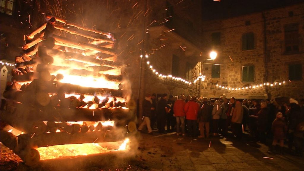 Abbadia San Salvatore: Natale di fuoco con la tradizione delle fiaccole accese