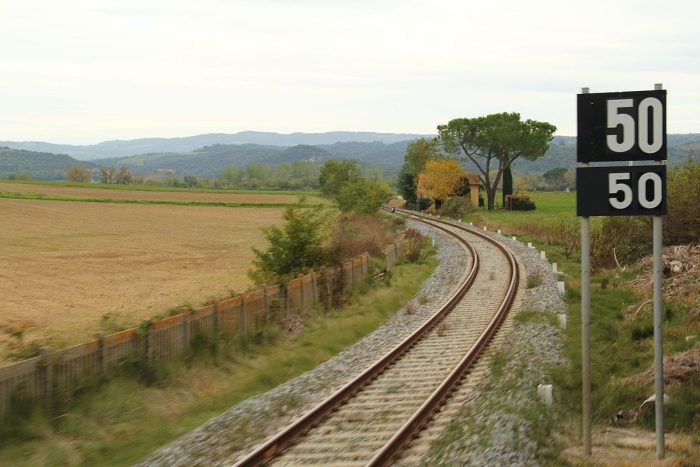 Binari invasi di foglie, nuovo stop per la Siena-Grosseto