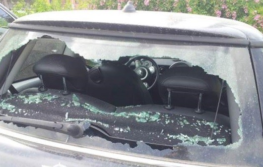 Spaccano auto in via Fontebranda