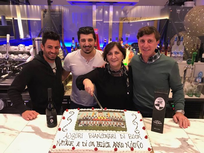 La Robur si fa gli auguri di Natale al bar La Favorita - LE FOTO