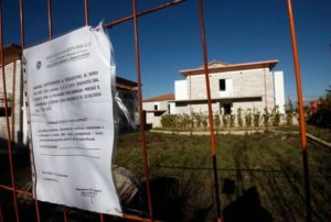 Pm chiede confisca di 40 case tra Uopini e Montarioso