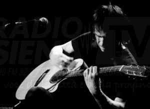 Amaury Cambuzat degli Ulan Bator in concerto alla Birreria La Diana