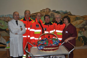 La Pubblica Assistenza di Castelnuovo porta le calze della Befana in Pediatria