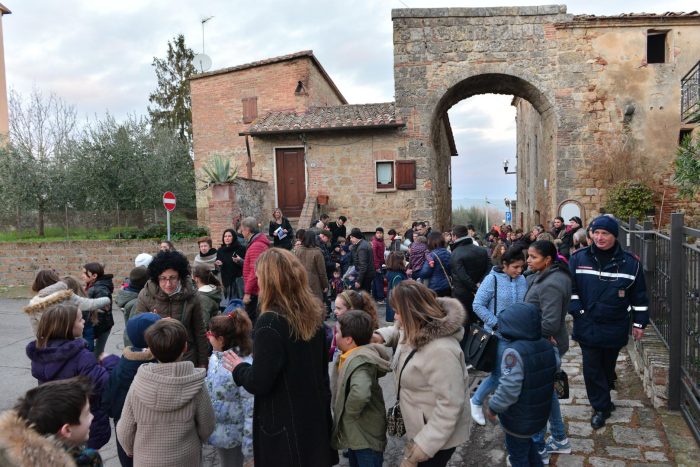 Chiusi, tantissimi bambini per l&rsquo;arrivo dei Re Magi