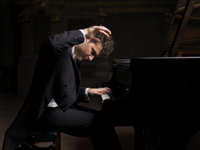 "Micat in Vertice", l'affermato pianista Giuseppe Albanese onora Debussy e Chopin