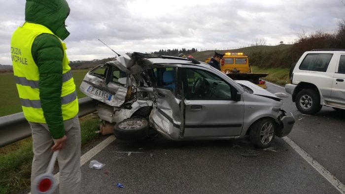 Due sorelle di 18 e 15 anni di Buonconvento coinvolte nell'incidente sulla Cassia