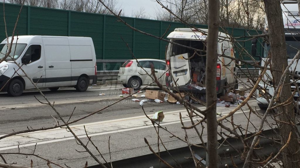 Siena Bettolle: traffico bloccato per l'incidente occorso a un furgone FOTO e VIDEO