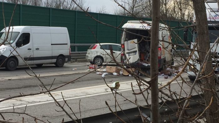 Siena Bettolle: traffico bloccato per l'incidente occorso a un furgone FOTO e VIDEO
