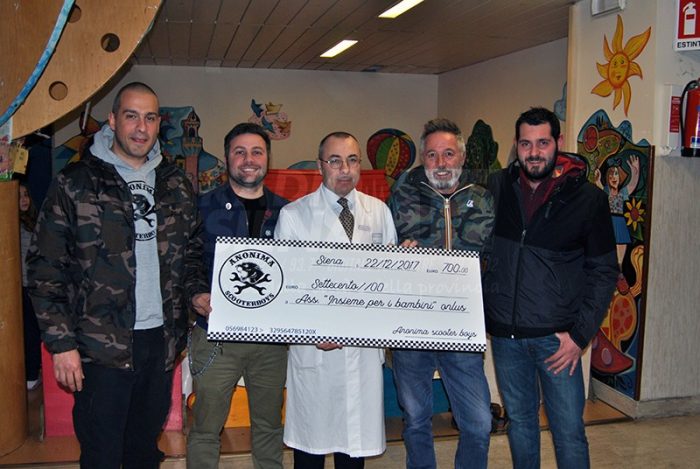 Il Gruppo Anonima Scooterboys Siena dona 700 euro ai bambini della pediatria