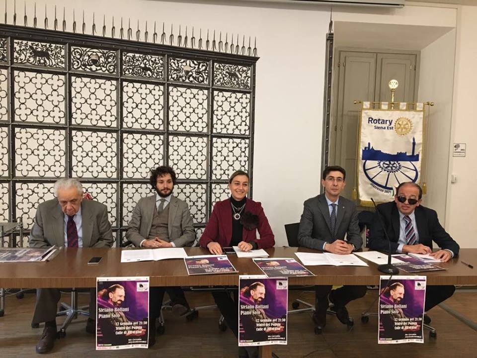 Presentato "Siena tra le dita" con il concerto del maestro Bollani