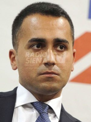 Licenziamenti Gsk, presentata un'interrogazione a Luigi Di Maio