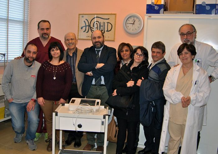 Donato elettocardiografo all'AOU Senese per ricordare Antonio Esposito nel giorno del suo compleanno