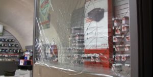 Furto sventato in via Cavour. Polizia ferma un cileno e un marocchino - LE FOTO