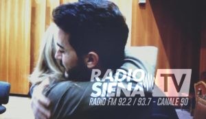 L'abbraccio tra Antonella Tognazzi e la Iena Monteleone dopo la sentenza di assoluzione