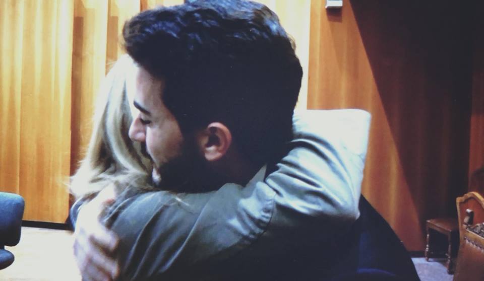 L'abbraccio tra Antonella Tognazzi e la Iena Monteleone dopo la sentenza di assoluzione