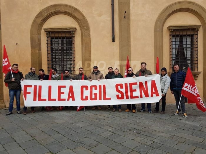Lavoratori del travertino in piazza e sindacati dal prefetto - LE FOTO