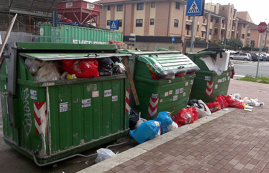 Scorretto conferimento dei rifiuti, 53 multe a Poggibonsi