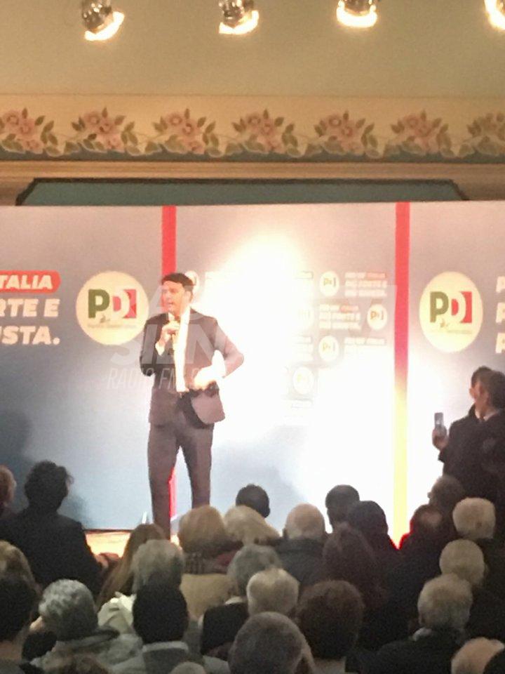 Renzi a Siena: "La sicurezza non &egrave; armarsi come dicono Trump e Salvini. Rifarei la battaglia per il referendum"