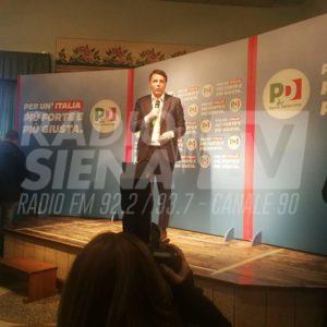 Sala piena per Renzi al circolo di Sant'Andrea