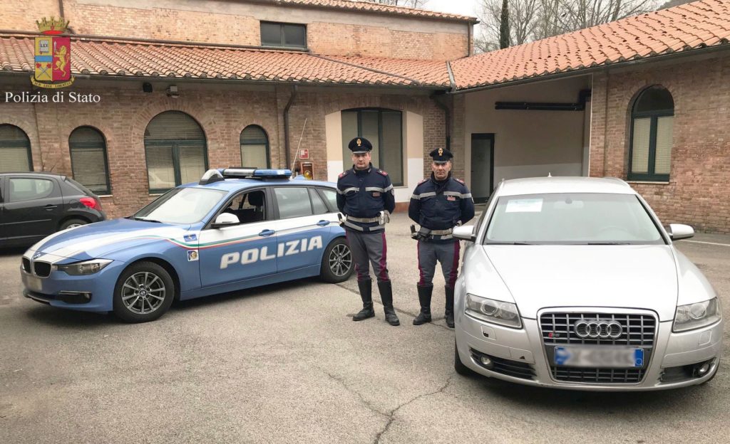 Importa l&rsquo;auto in Italia aggirando il fisco: la Polizia Stradale gliela sequestra