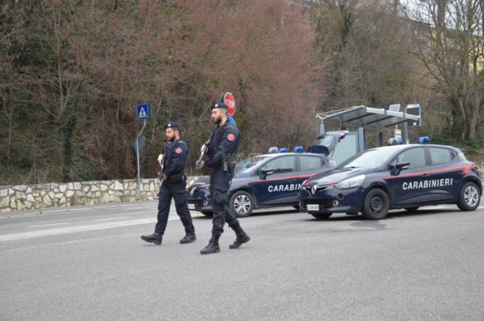 Servizio straordinario di controllo del territorio effettuato dai carabinieri: 5 persone deferite