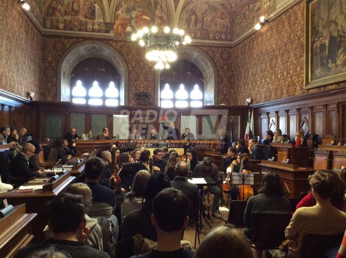 Consiglio comunale straordinario per la lotta alla mafia: risuona la musica di Morricone