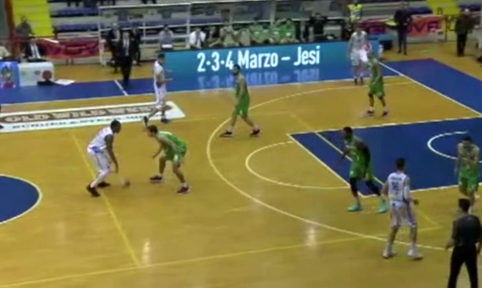 Mens sana beffata nel finale: ma il fallo c'&egrave;? IL VIDEO