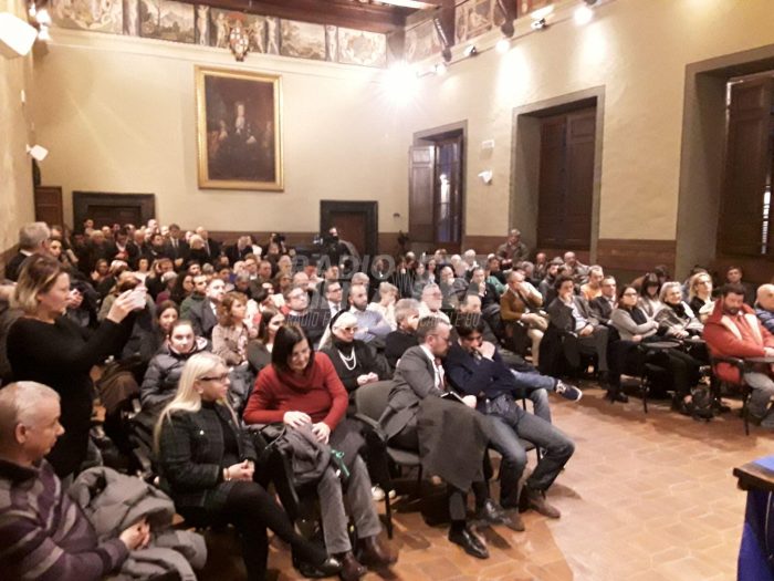 La Lega fa il pieno per il convegno su banche ed economia con Borghi, Bagnai e Malvezzi
