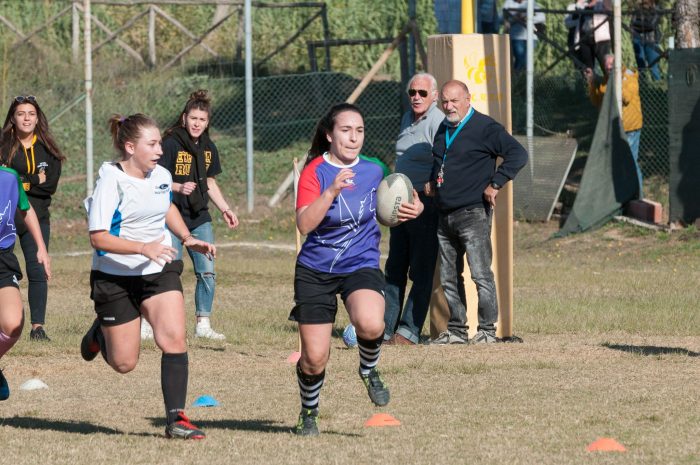 Matilde Giotti in campo nell'incontro giovanile prima della partita delle Azzurre