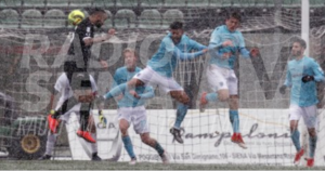 Robur, 1-0 nella neve contro l'Olbia e primo posto in classifica