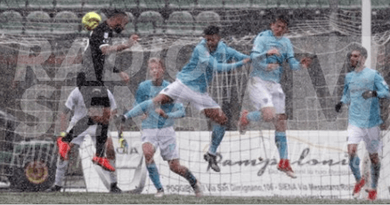 Robur, 1-0 nella neve contro l'Olbia e primo posto in classifica