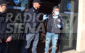 Rapina alla filiale di Chianti Banca, i dettagli del colpo