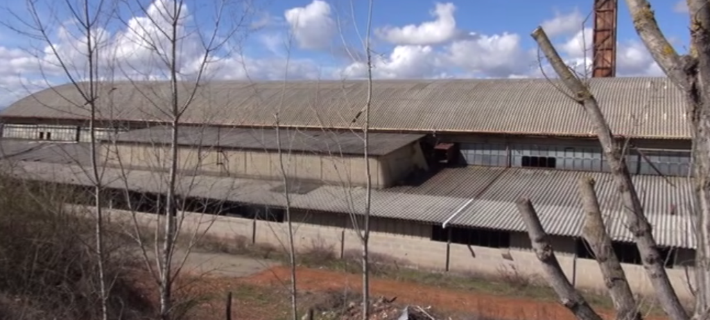 Fornace Arbia e ciminiera, Comune di Asciano intima la messa in sicurezza: "Condizioni sempre più gravi"