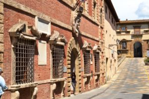 Trappole per contenere i piccioni a Colle val d'Elsa