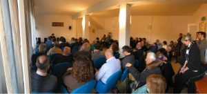 Massimo Sportelli con i residenti di Ravacciano e Pian d'Ovile