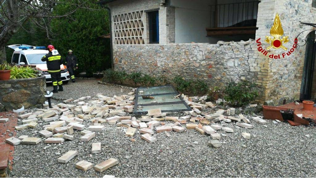 Esplode un forno a gas: una donna rimane ustionata