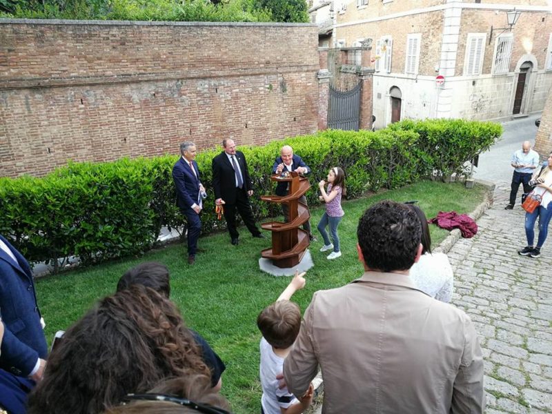 Si gioca con i barberi nel Pratino dei Servi