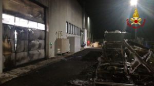 Isola d'Arbia, camper divorato dalle fiamme