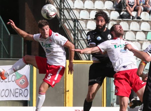 La Robur crolla 2-0 al Rastrello col Piacenza: il Livorno festeggia la promozione in B