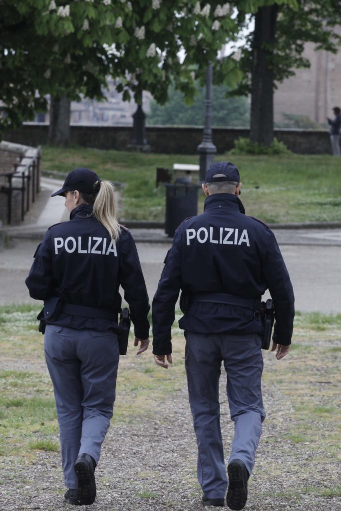 La Polizia scopre casa di appuntamenti a Poggibonsi, scattano le denunce