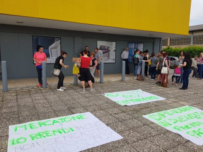 Mercatone Uno, dipendenti in sciopero