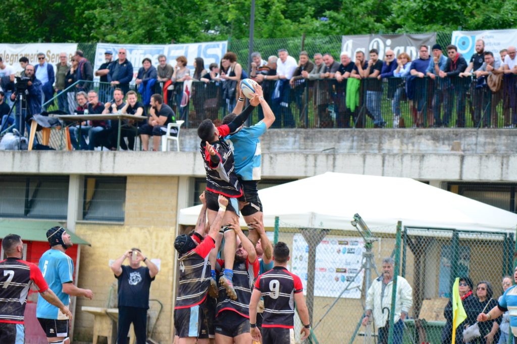 Il Cus Siena Rugby stravince l'andata dello spareggio con Fradis Sinnai e avvicina la B